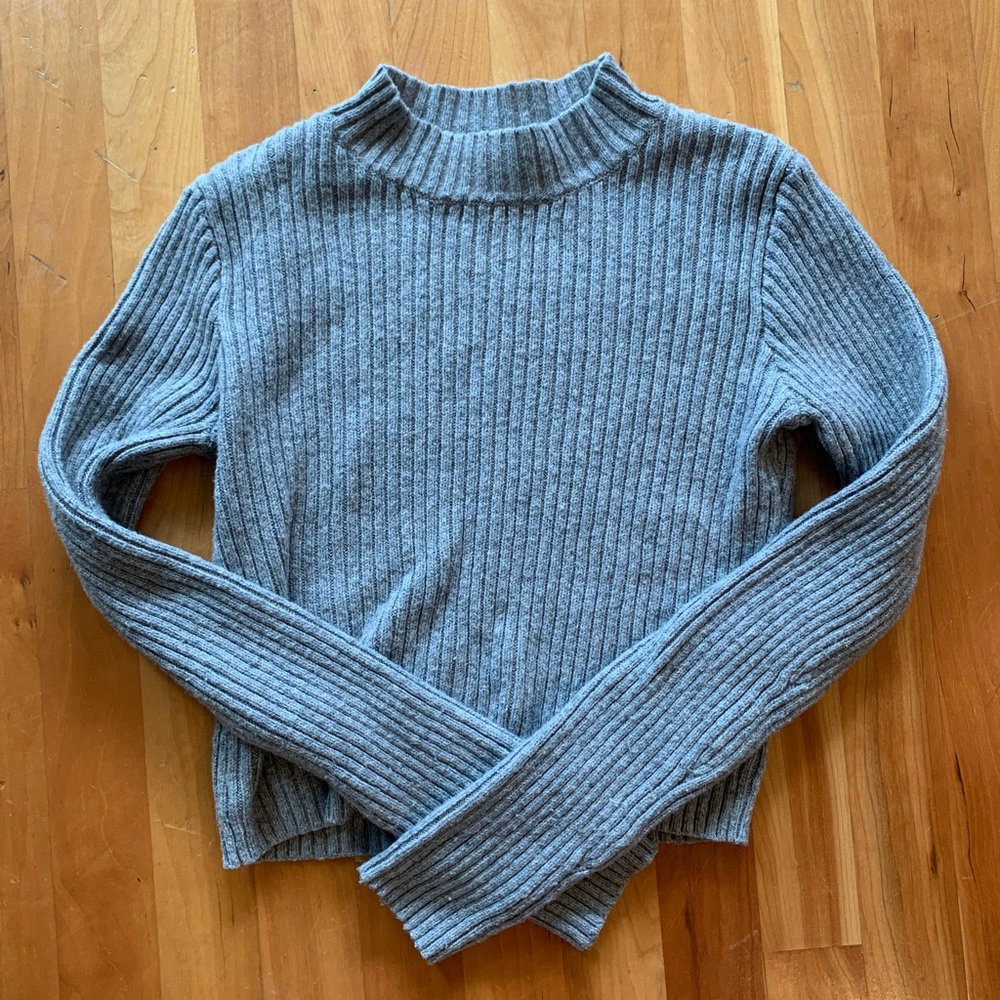 Brandy Melville Cropped Grey sweater